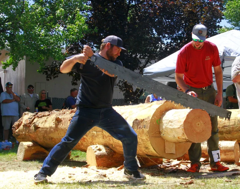 Two men cross saw competition