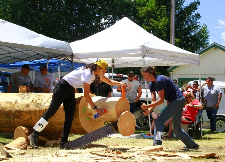 Two female cross saw competition