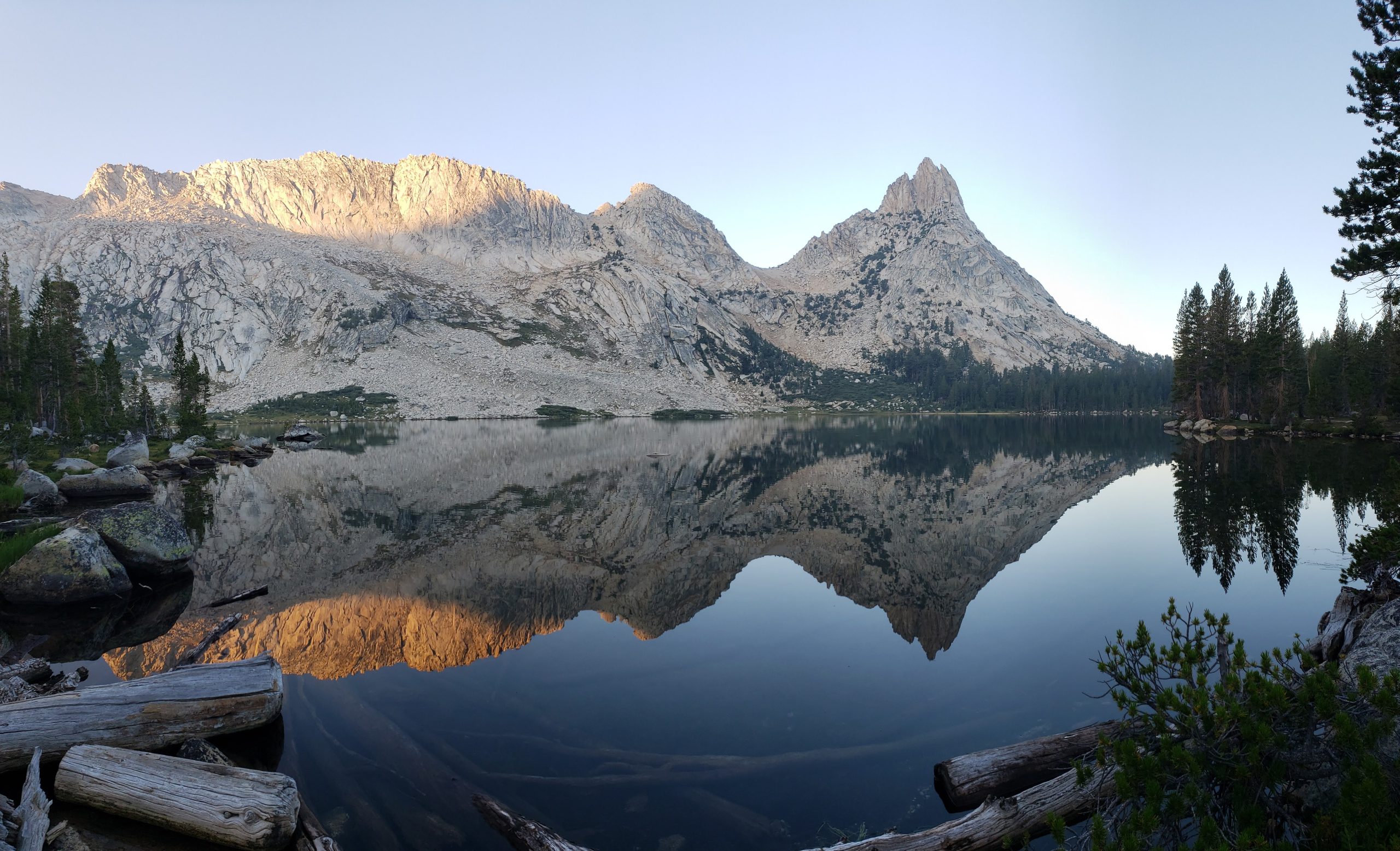 Where the Light Lingers: Reflections on Alpenglow in the Sierra